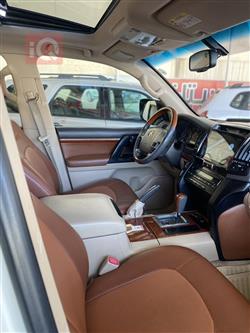 تۆیۆتا لاند کروزەر